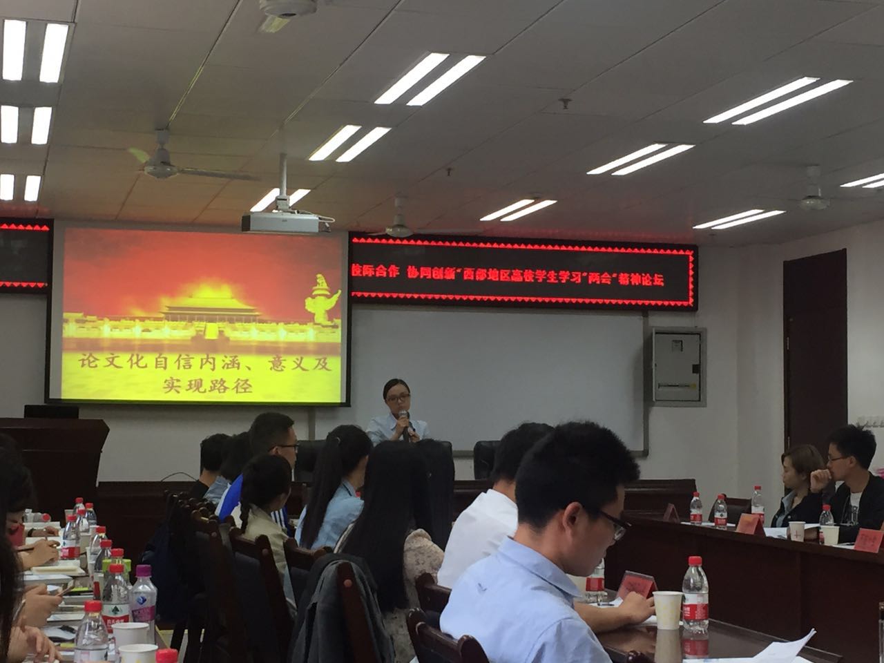 探花av
代表姜霜发言